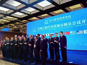 2017歐亞經(jīng)濟(jì)論壇絲綢之路會(huì)議開(kāi)幕式，提供英語(yǔ)、俄語(yǔ)同傳